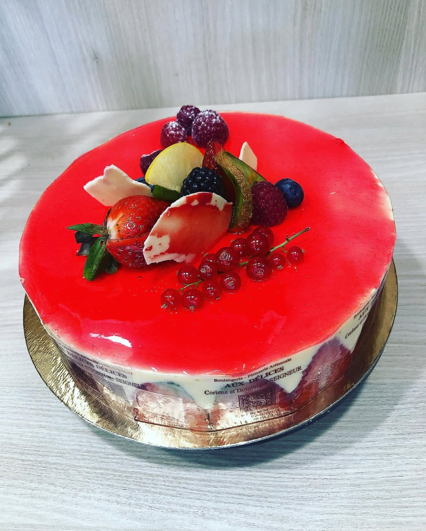Gâteau fraisier, composé de génoise et de fraises, fait maison à Chilly-Mazarin