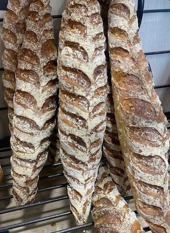 Pain artisanal frais sorti du four, fait maison à Chilly-Mazarin