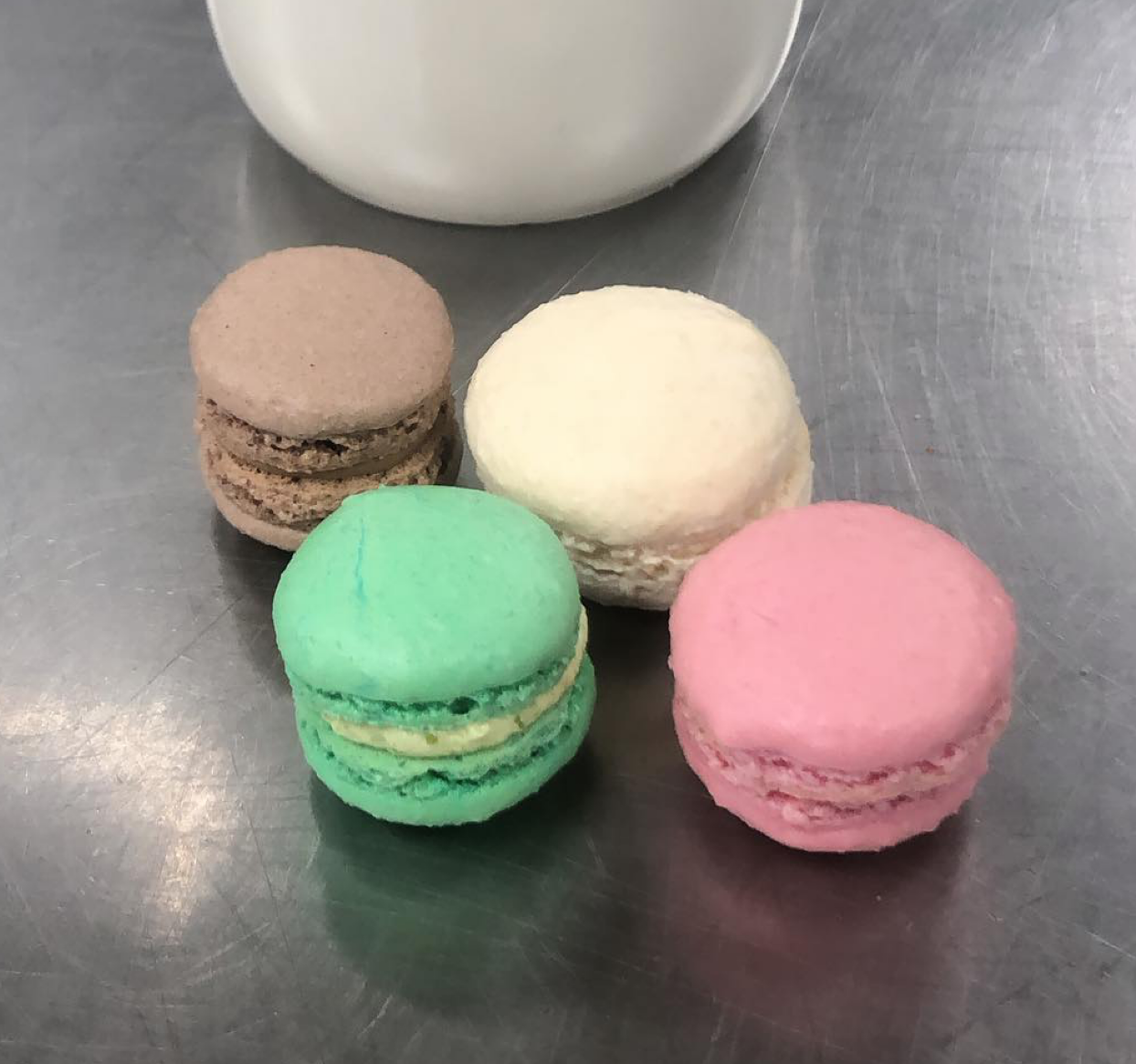 Macaron délicat et coloré, fait maison avec des ingrédients de qualité à Chilly-Mazarin